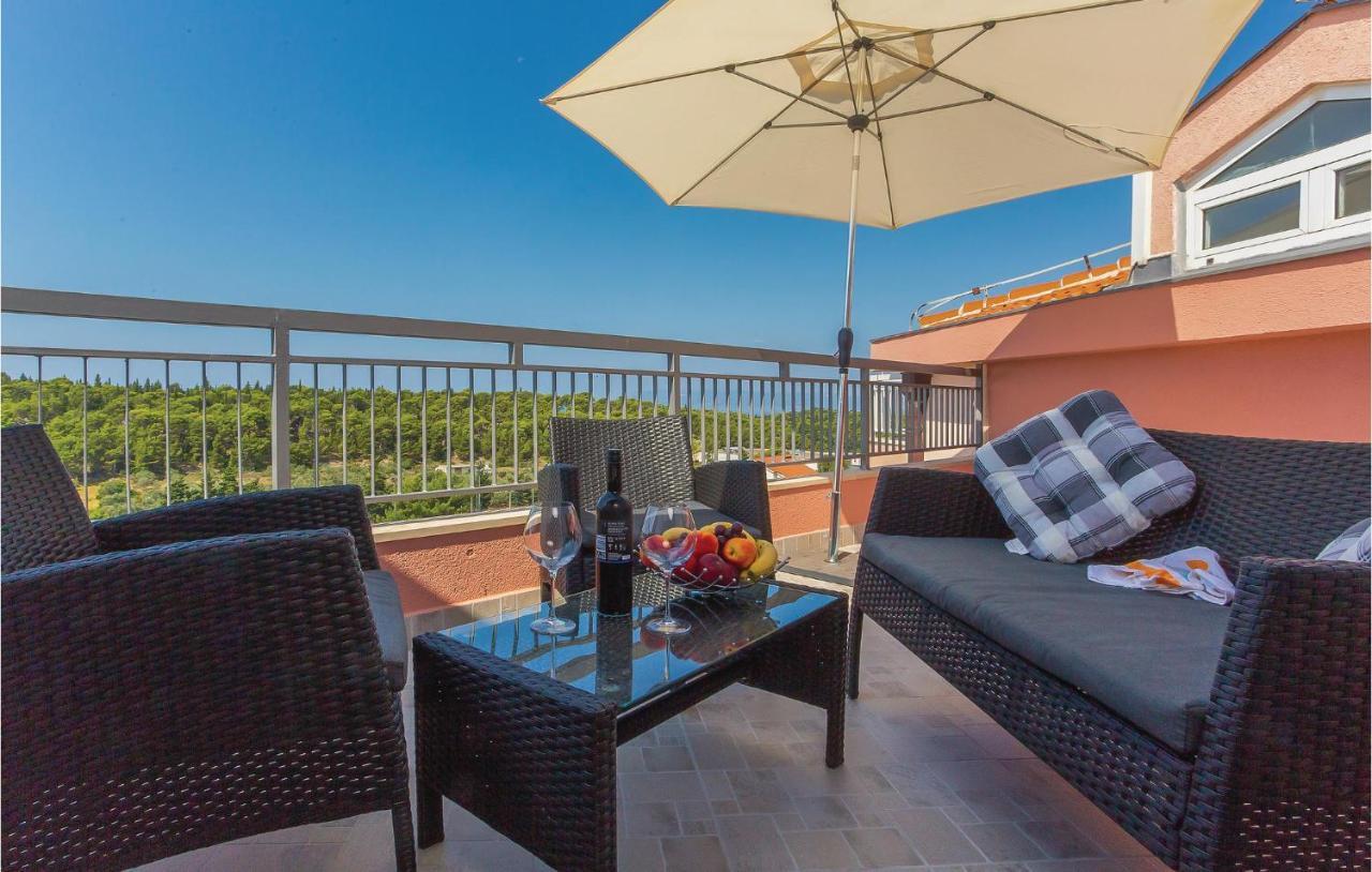 Amazing Apartment In Makarska With Wifi מראה חיצוני תמונה
