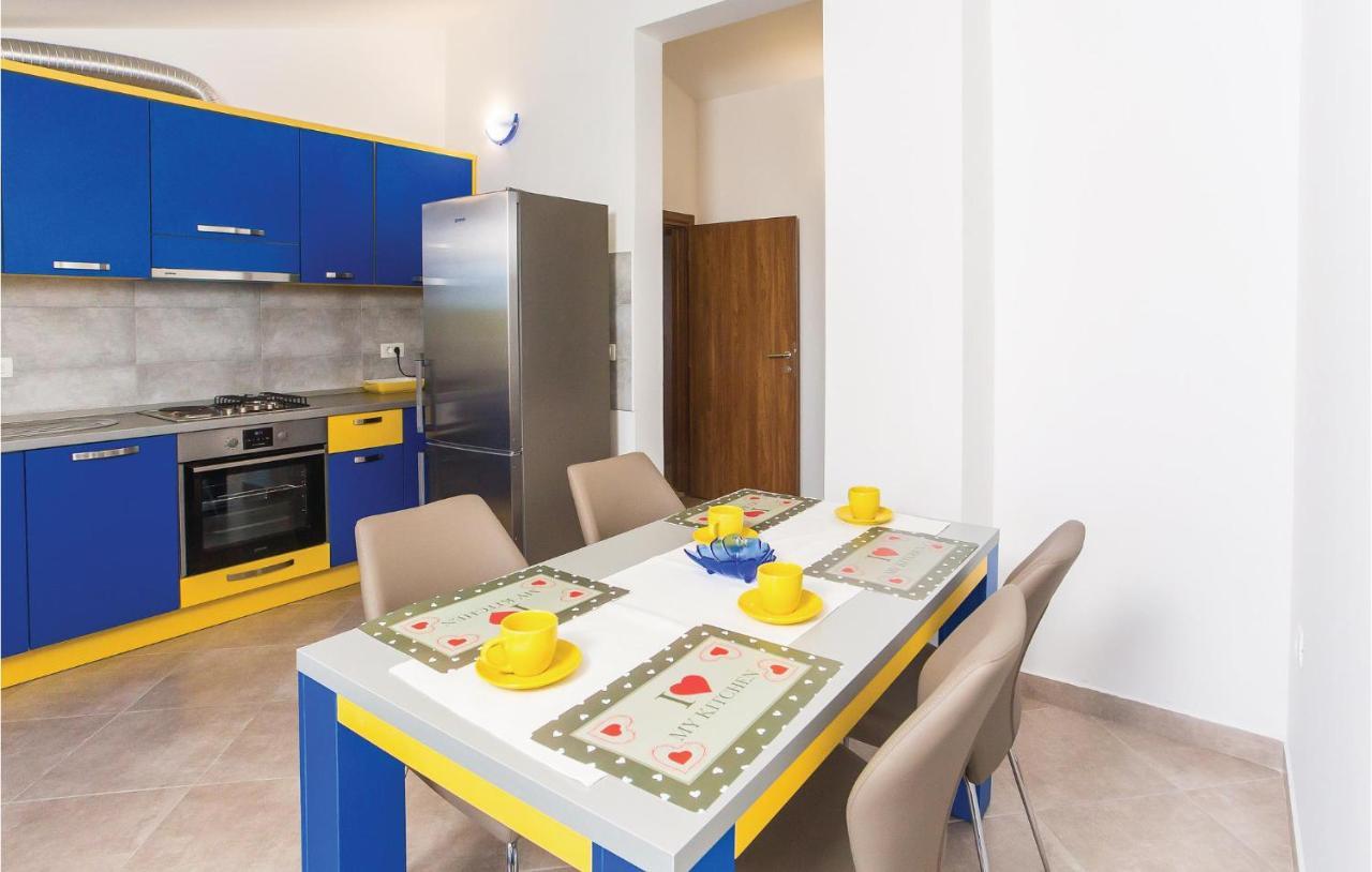 Amazing Apartment In Makarska With Wifi מראה חיצוני תמונה