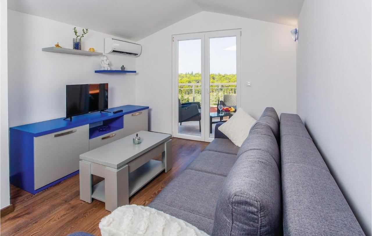 Amazing Apartment In Makarska With Wifi מראה חיצוני תמונה