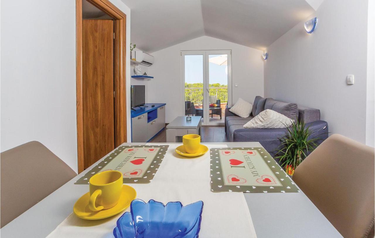 Amazing Apartment In Makarska With Wifi מראה חיצוני תמונה